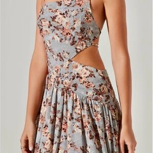 “ASTR” the Label Floral Lace-Up Back Cutout Maxi Dress